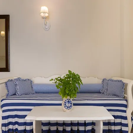 Monachofolitses 3* Kimolos