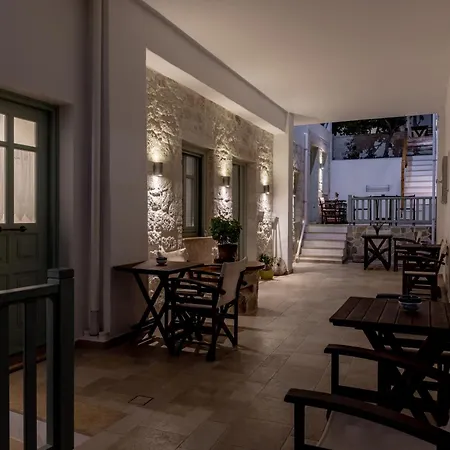 Monachofolitses 3* Kimolos