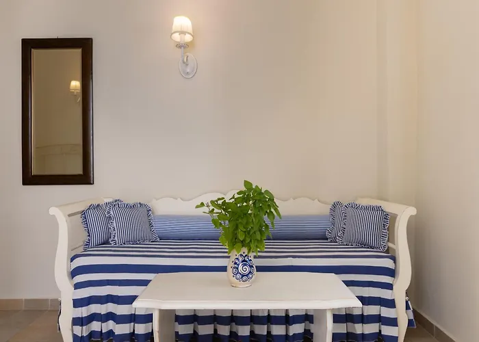 Monachofolitses 3* Kimolos