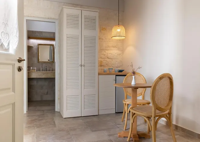 Monachofolitses Aparthotel