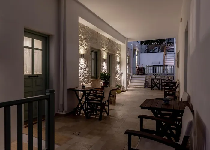 Monachofolitses 3* Kimolos