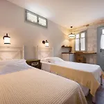 Monachofolitses Aparthotel