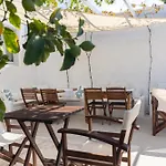 Monachofolitses Aparthotel 3*