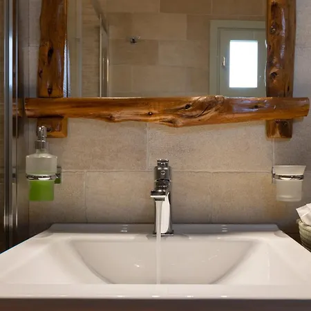 Monachofolitses 3* Kímolos