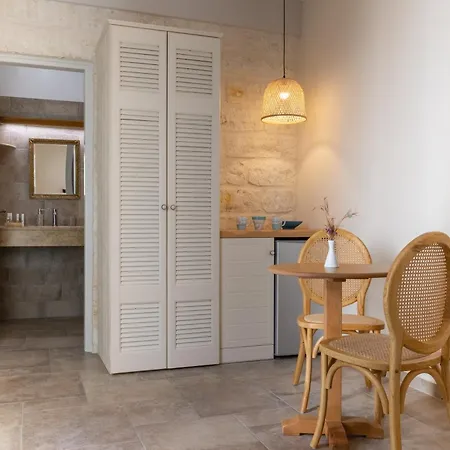 Monachofolitses Aparthotel