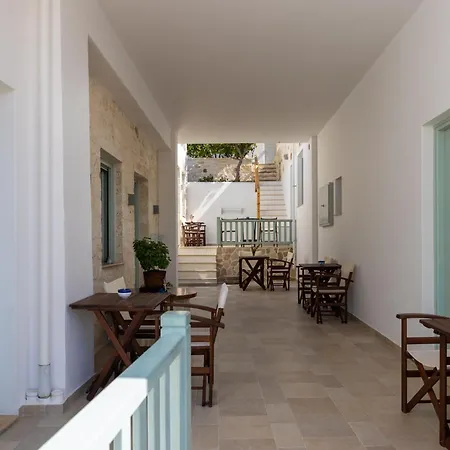 Monachofolitses Aparthotel 3*