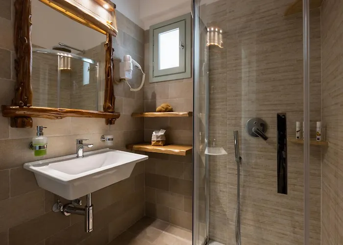 Monachofolitses 3* Kímolos